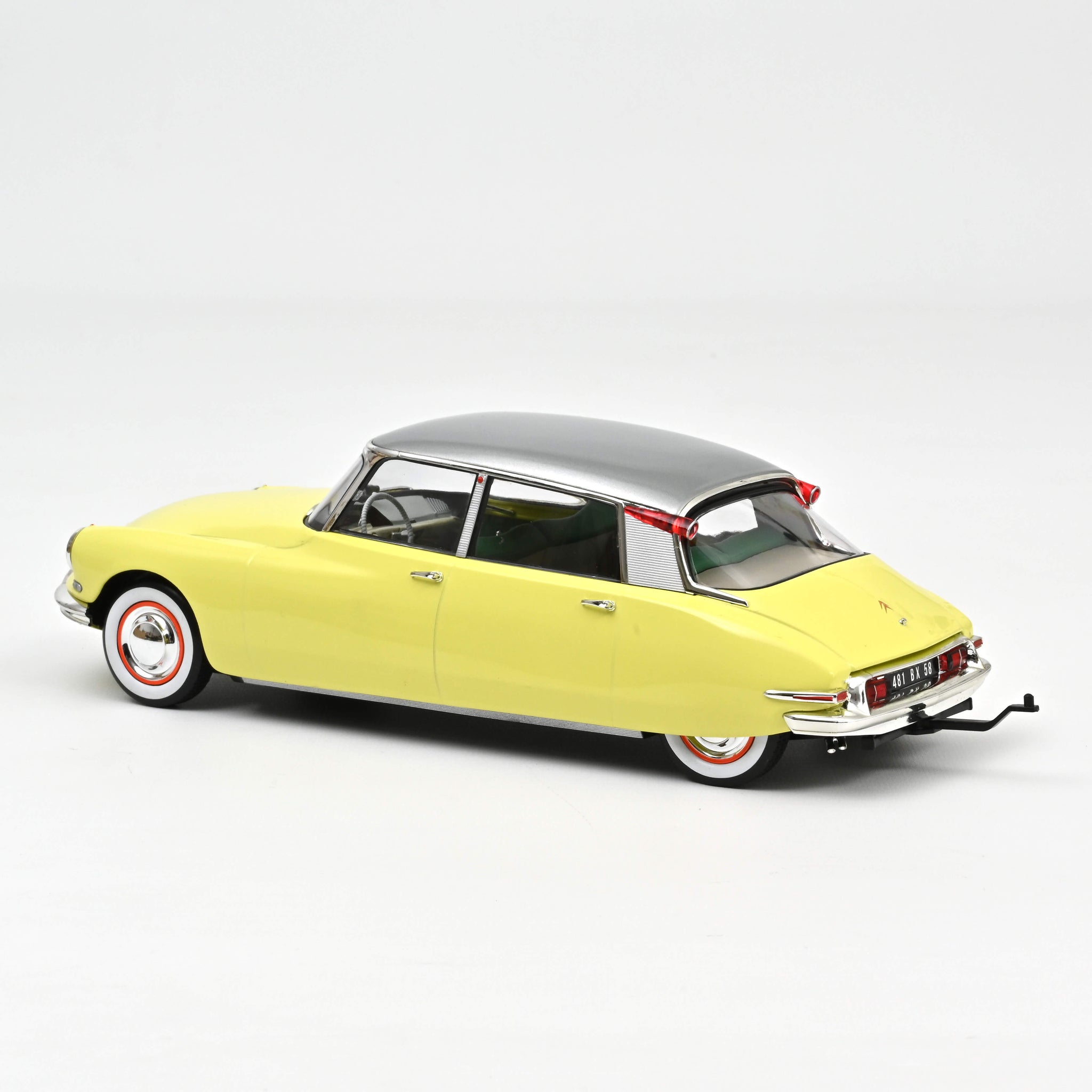 Citroën DS19 1:18 1956 | Jagersma Miniaturen Citroën DS19 1:18 1956 | Jagersma Miniaturen