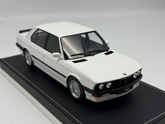 [ Pré-commande ] BMW M5 E28 1986 White 1/18 AB