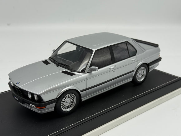 [ Pré-commande ] BMW M5 E28 1986 Silver 1/18 AB