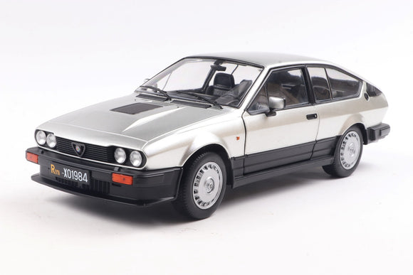 [ Pré-commande ] Alfa Roméo GTV6 Silver 1984 1/18 SOLIDO S1802307