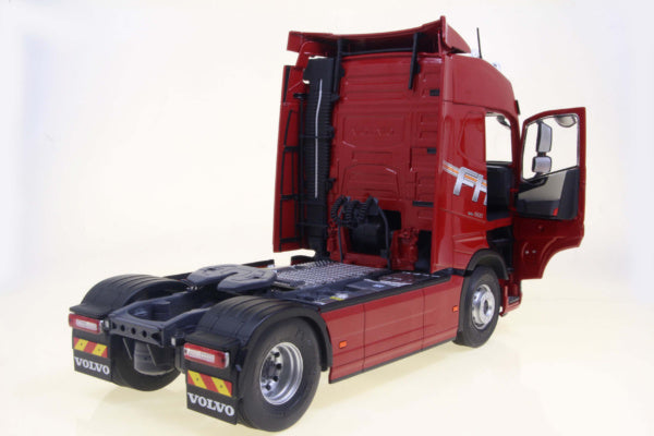 Miniature Camion Détaillée Modèle Réduit 1:24 Volvo FH Globetrotter XL 25 Years Edition - Rouge - Portes Ouvrantes, Roues Directionnelles
