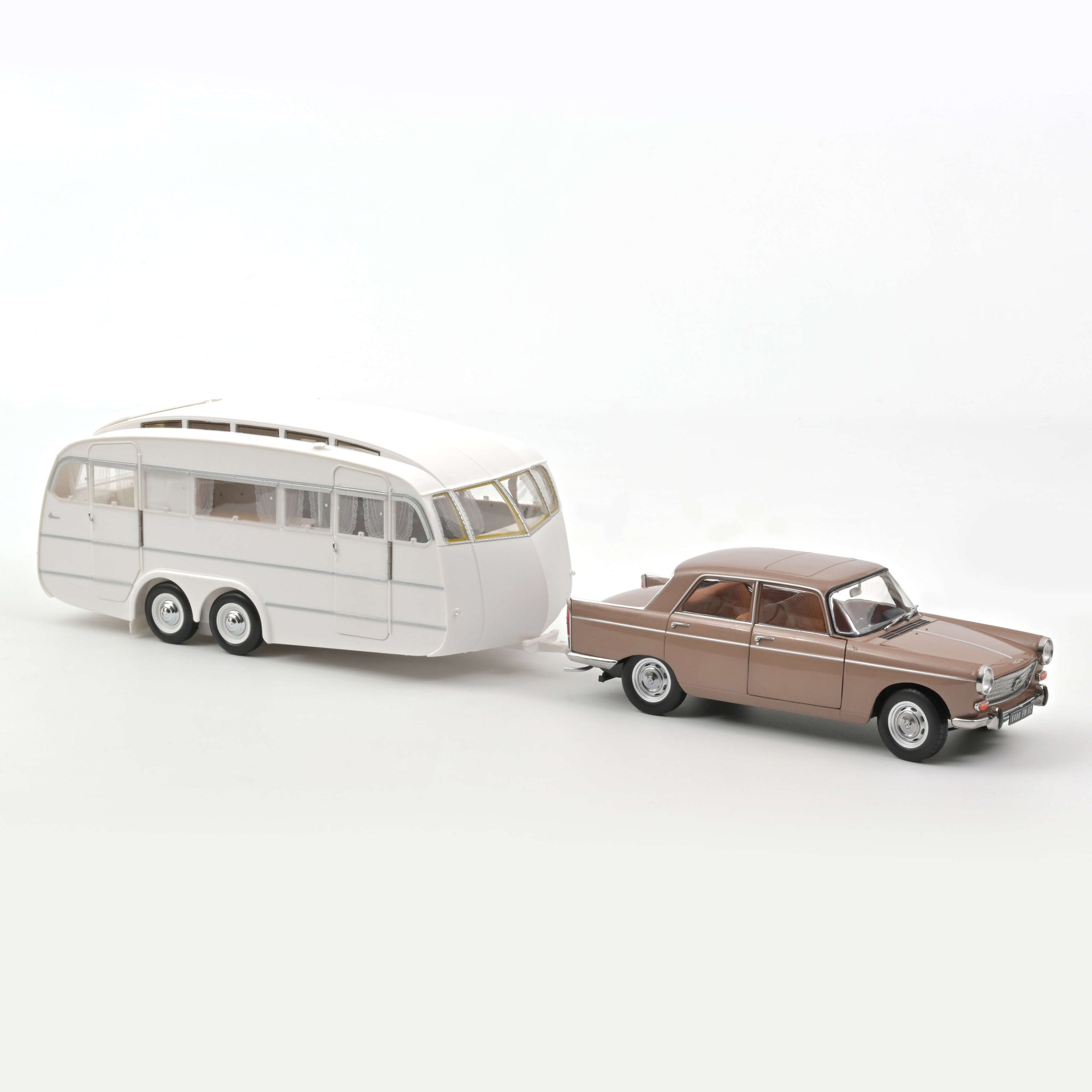 Peugeot 404 1965 Bruin metallic met Hénon caravan Peugeot 404 1965 Bruin metallic met Hénon caravan