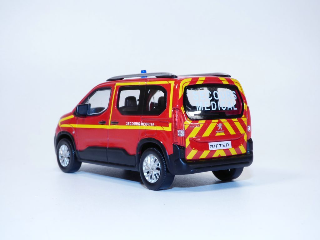 PEUGEOT Rifter 2019 Police Municipale signalisation rouge et jaune PEUGEOT Rifter 2019 Police Municipale signalisation rouge et jaune